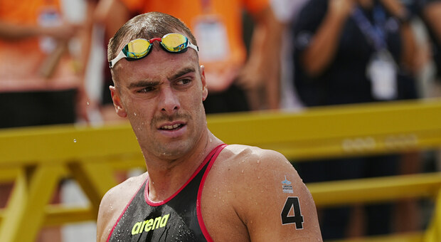 Paltrinieri vince il bronzo nella 5km nella Senna agli Europei di nuoto: «Ma ho fatto fatica in mezzo»