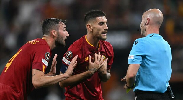 Taylor, nuovo ruolo per il fischietto di Roma-Siviglia: è il Direttore degli Arbitri d?Élite in Turchia