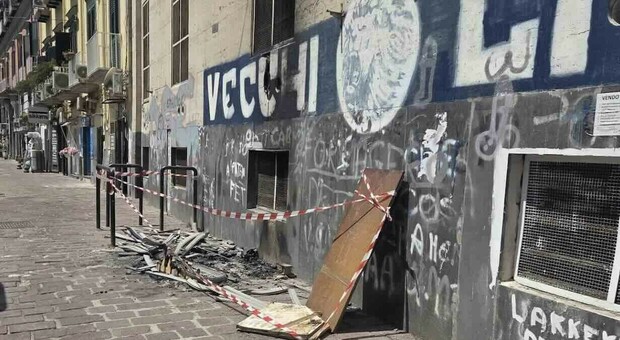 Napoli, incendio alla sede della Municipalit&agrave; 1, Manfredi: &laquo;ferma condanna&raquo;