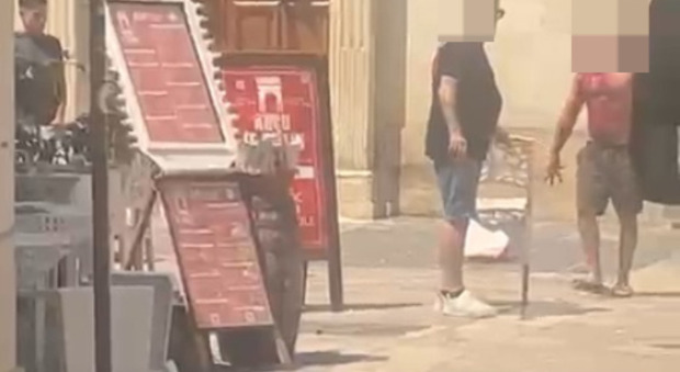 Semina il panico nel centro di Lecce, arrestato