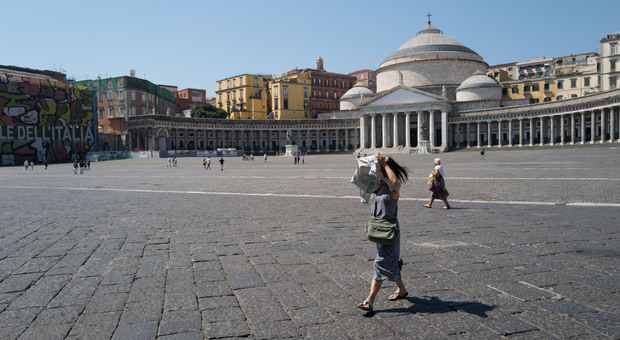 Stazione di Napoli, caldo da record hotspot termico: 48 gradi. &laquo;&Egrave; il picco della regione&raquo;