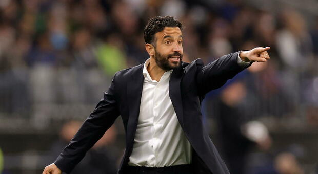 Milan, Amorim: «Puntiamo allo scudetto. Contro il Chelsea voglio vedere dei miglioramenti»