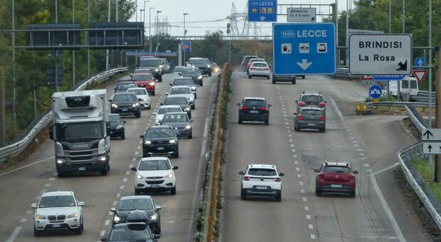 Vacanze, bollino nero per l'esodo estivo: in 25 milioni sulle strade