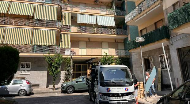  Portici, zia e nipote trovati morti in un appartamento: i cadaveri scoperti dopo giorni 