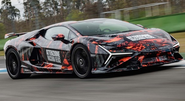 https://statics.cedscdn.it/photos/MED/2026/08/07/9695914_07151653_lamborghini_revuelto_sv_sets_hockenheimring_record_lap.jpg