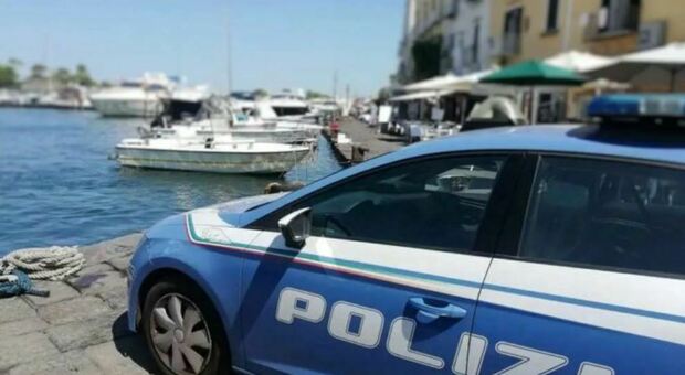  Difende la madre, accoltellato dal padre che finisce in manette a Ischia 