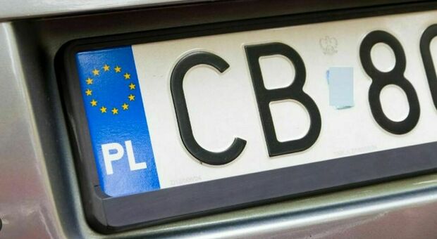  Caserta, cresce l'allerta per le auto con targhe straniere e polacche: è seconda dopo Napoli 