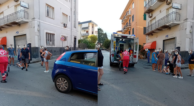  Cava de Tirreni, va a buttare la spazzatura e viene investita da un'auto in retromarcia 