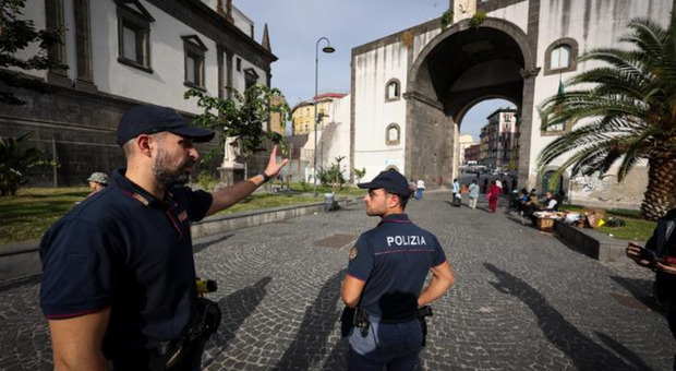  Clan e risse di immigrati, il prefetto di Napoli vara la stretta 
