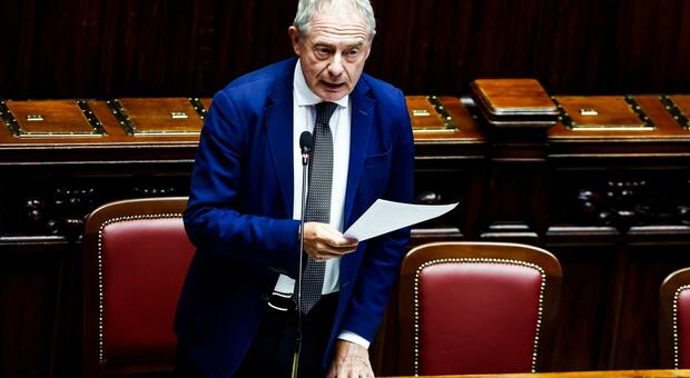 Il ministro Urso: «Ex Ilva, un piano straordinario per disinnescare la bomba sociale». L'intervista