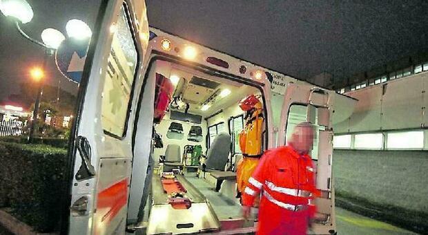  San Cipriano d'Aversa, viene investito da un'auto pirata: gli amici aggrediscono i medici del 118 che arrivano in soccorso 