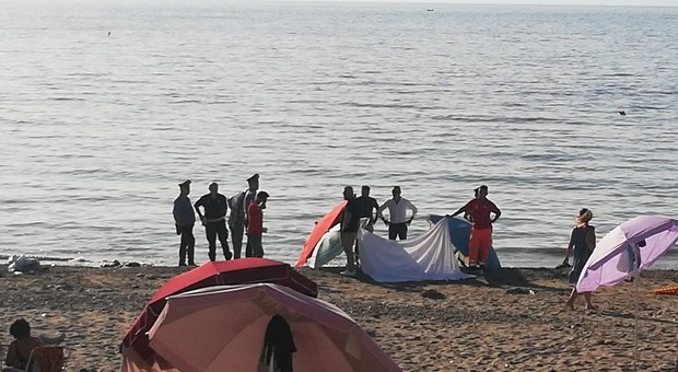 Malore mentre nuota in mare: 50enne veronese muore mentre &egrave; in vacanza. La tragedia sotto gli occhi dei bagnanti