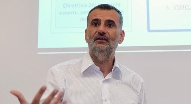 Crociata anti-Autonomia, sprechi e beni pubblici: Decaro cambia strategia, le tre mosse