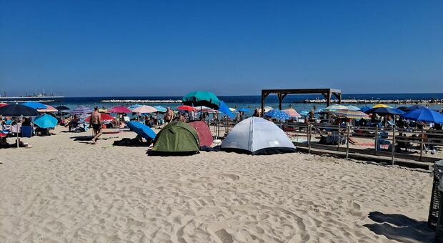 Bari, spiagge caos e abuso di alcol: scatta la stretta per Ferragosto