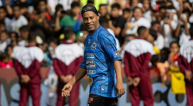 Ronaldinho, a Ravenna il 20 agosto lo show sulla spiaggia per presentare il campione brasiliano