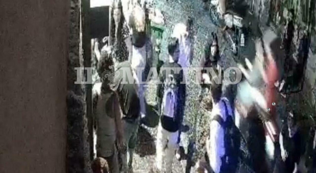  Spari in via San Sebastiano, resta in cella chi ha fatto fuoco. Il riesame: «Stesa con metodo mafioso» 
