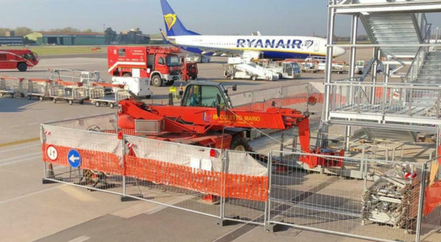 https://statics.cedscdn.it/photos/MED/2026/08/13/9706381_13204251_volo_ryanair.jpg