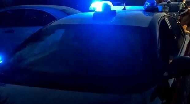 Boato nella notte, nuovo assalto ai bancomat con l'esplosivo: banda in fuga col bottino