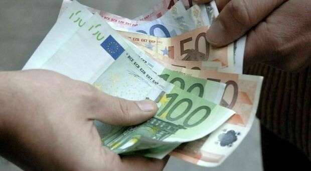  Pizzo di Ferragosto a Napoli, "bussata" bis allo storico panificio: arrestato il ras del clan 