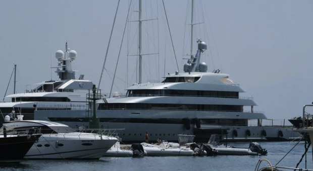  Superyacht a Napoli, in arrivo 300 barche: Regate in prima fila 