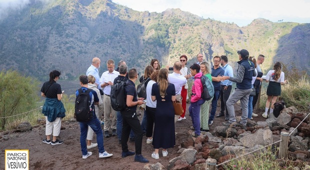  Turismo, oltre 2mila visite sul gran cono del Vesuvio per il Ferragosto 