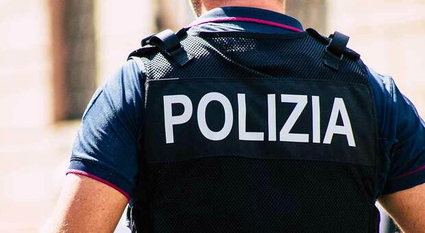  Ariano Irpino, la lite per le faccende domestiche finisce a coltellate 