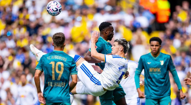 Muharemovic, impatto incredibile: si presenta al Leeds con una rovesciata da bomber
