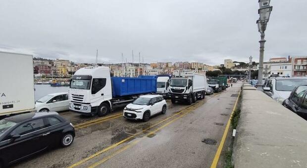  Stop ai camion per Ischia, l?isola senza rifornimenti 
