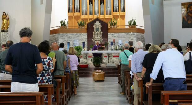  Al Vomero i funerali di Vittorio dell'Uva, addio all'inviato di guerra del Mattino 