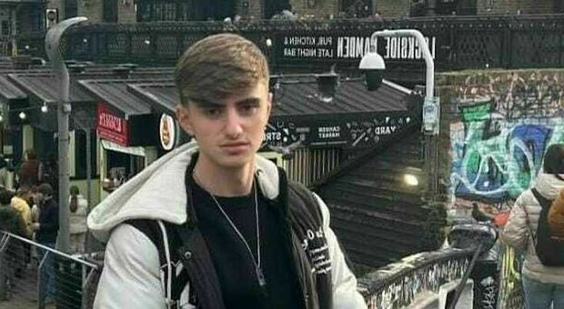  Torre Annunziata, Paolo muore a 18 anni mentre va al lavoro: il ricordo della sua scuola e del basket 