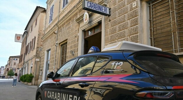 Dall'Umbria alle Marche per vendere droga: arrestato un albanese, aveva 163 dosi Dall'Umbria alle Marche per vendere droga: arrestato un albanese, aveva 163 dosi