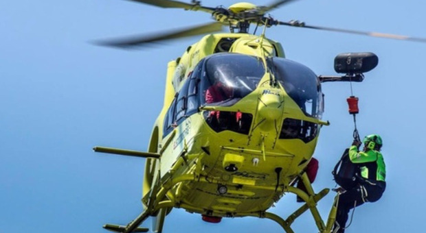 Escursionista precipita in un canale roccioso durante la discesa dalla via normale al Monte Agner, muore a 65 anni davanti al marito e a un'amica