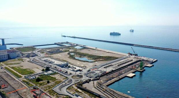  Conti Pnrr e terminal di Levante, porto di Napoli: doppia scadenza 