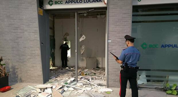 Barletta, esplosione al bancomat in via Giulini: ennesimo colpo della banda della marmotta