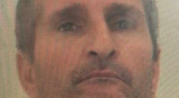  Blitz a Napoli, arrestato il pusher "nervoso": in casa hashish, metadone e armi sceniche 