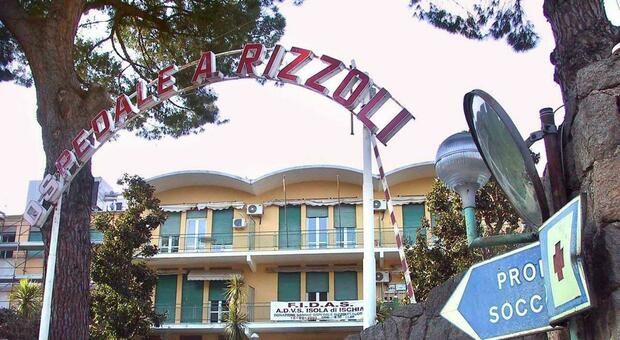 Ischia, accoltellato 20enne dei Quartieri: è giallo sul movente