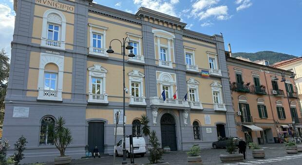  Castellammare, la svolta: i commissari rimuovono due dirigenti comunali 
