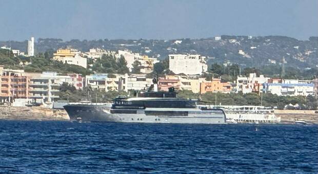 Il lussuoso yacht da 40 milioni di dollari arriva a Gallipoli