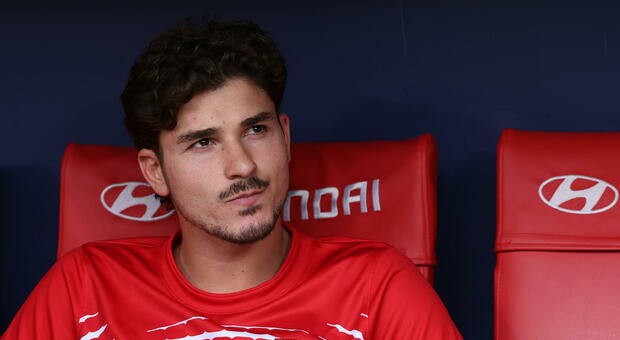 Julian Alvarez, tifosi dell'Atletico Madrid in rivolta con l'attaccante argentino: i fischi e la sciarpa non raccolta. Cosa &egrave; successo