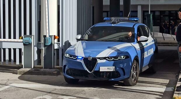 Scippo e tentata violenza a una donna in centro: due arresti