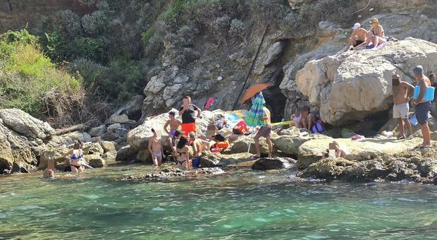  Turista ferito dopo tuffo ai bagni della Regina Giovanna, ricoverato con trauma cranico 
