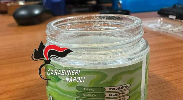  Il white hash è sbarcato anche a Napoli: trovato nelle mani di ragazzi incensurati, 4 arresti 