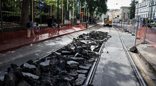  Chiaia, caos alla Riviera: il cantiere viene ampliato mentre aprono le scuole 
