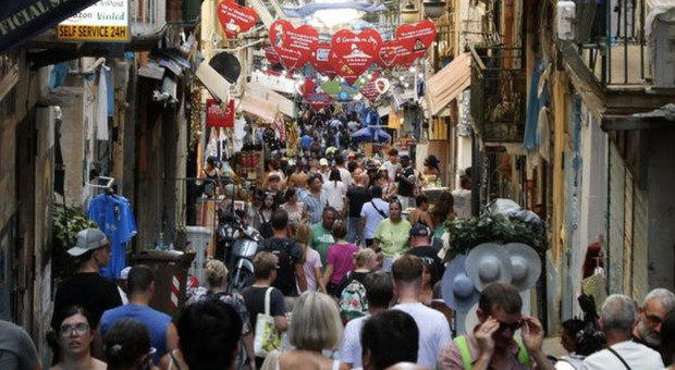  Non più mordi e fuggi, ora è Napoli la meta: «Bellezza e più servizi» 
