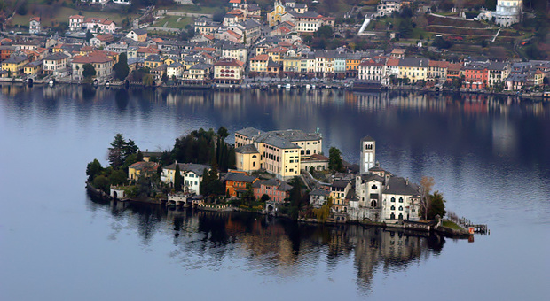 https://statics.cedscdn.it/photos/MED/2026/08/27/9728418_27143844_orta_veduta.jpg