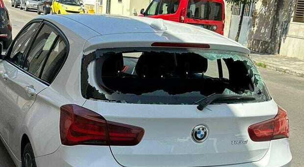 Lizzanello, aggredisce una donna in casa e devasta le auto nel centro: denunciato un giovane