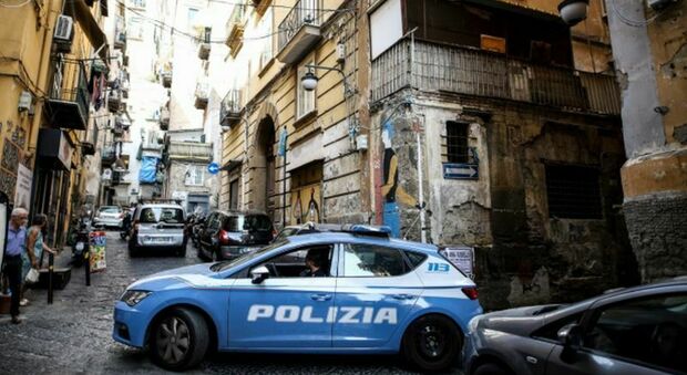  Dosi per la movida del centro di Napoli: nascondigli "pubblici" per sfuggire agli arresti 