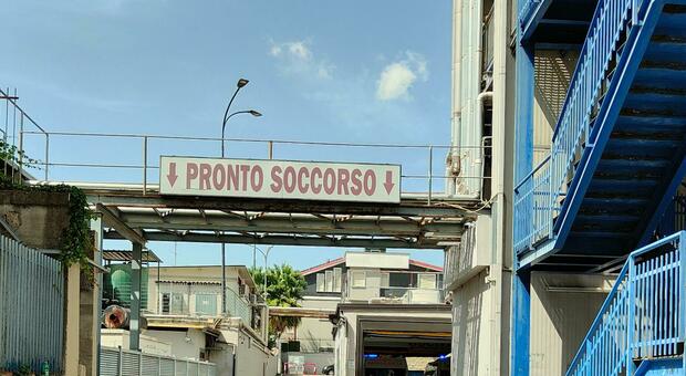  Ospedale di Giugliano, aggredita un?infermiera: «Vogliamo il drappello» 