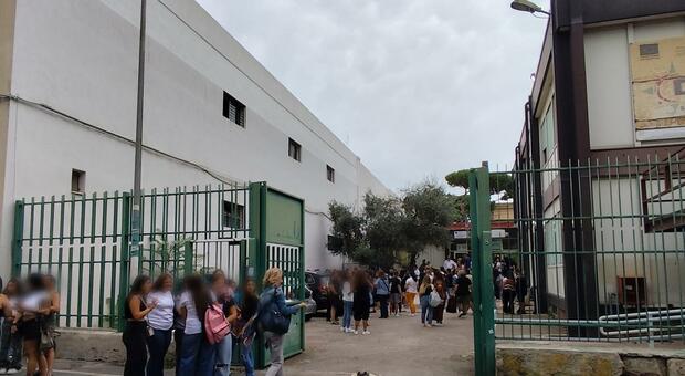 Rientro a scuola in Puglia tra anticipi e caldo: le date e le polemiche