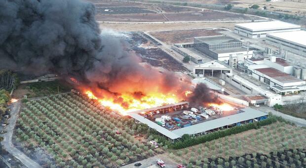Incendio Lequile: la Provincia di Lecce emette le linee guida d'emergenza. Ecco cosa fare